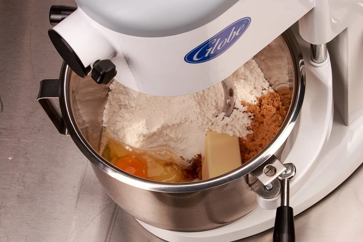 Globe SP05 5 qt Planetary Countertop Mixer, 1 HP, 800W, 10-Speed, #10 Hub