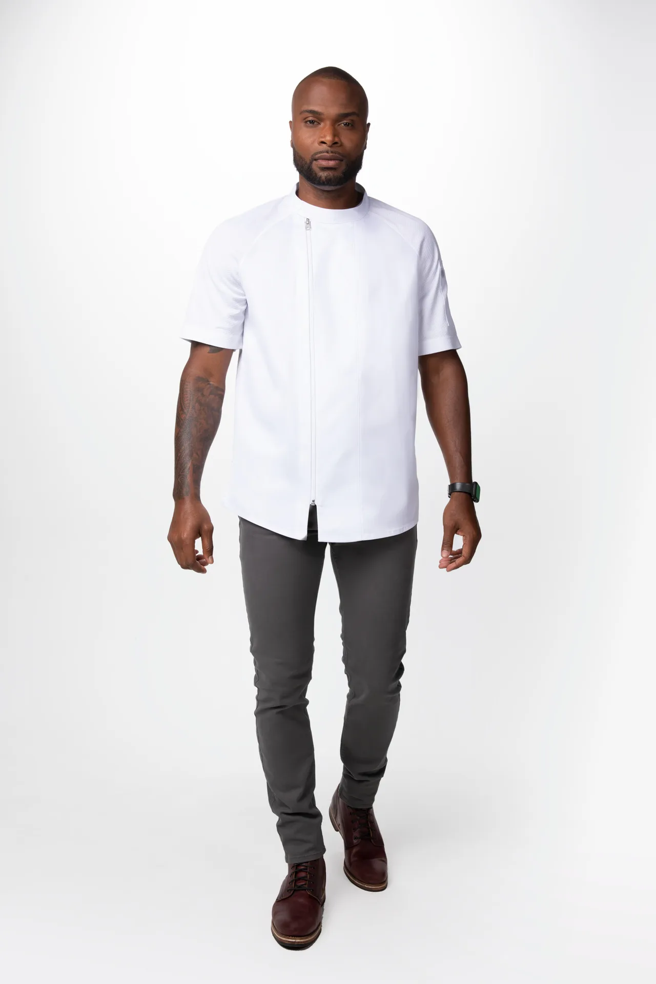 Chef Works CBZ03-WHT-2XL - Varkala Chef Coat, Raglan Short Sleeve, Off‑Set Zip Front with Snap Collar, Left Sleeve Pocket, Concealed Thermometer Pen Pocket, Color‑Matching Knit Mesh, 62/38 Poly‑Cotton, 100% Recycled Polyester Mesh, White, 2XL