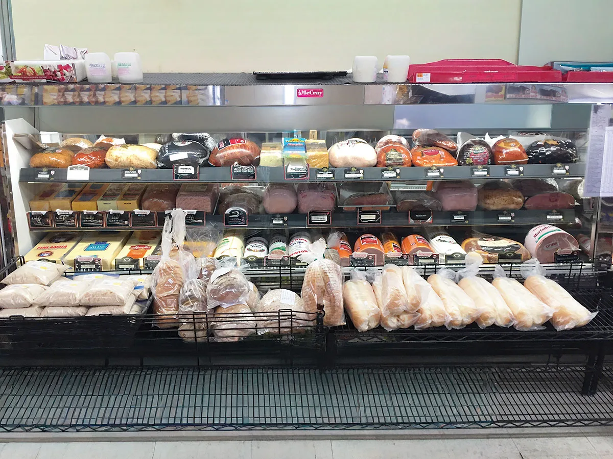 Howard-McCray R-CDS40E-8-BE-LED 101" Flat Refrigerated Deli Display Case