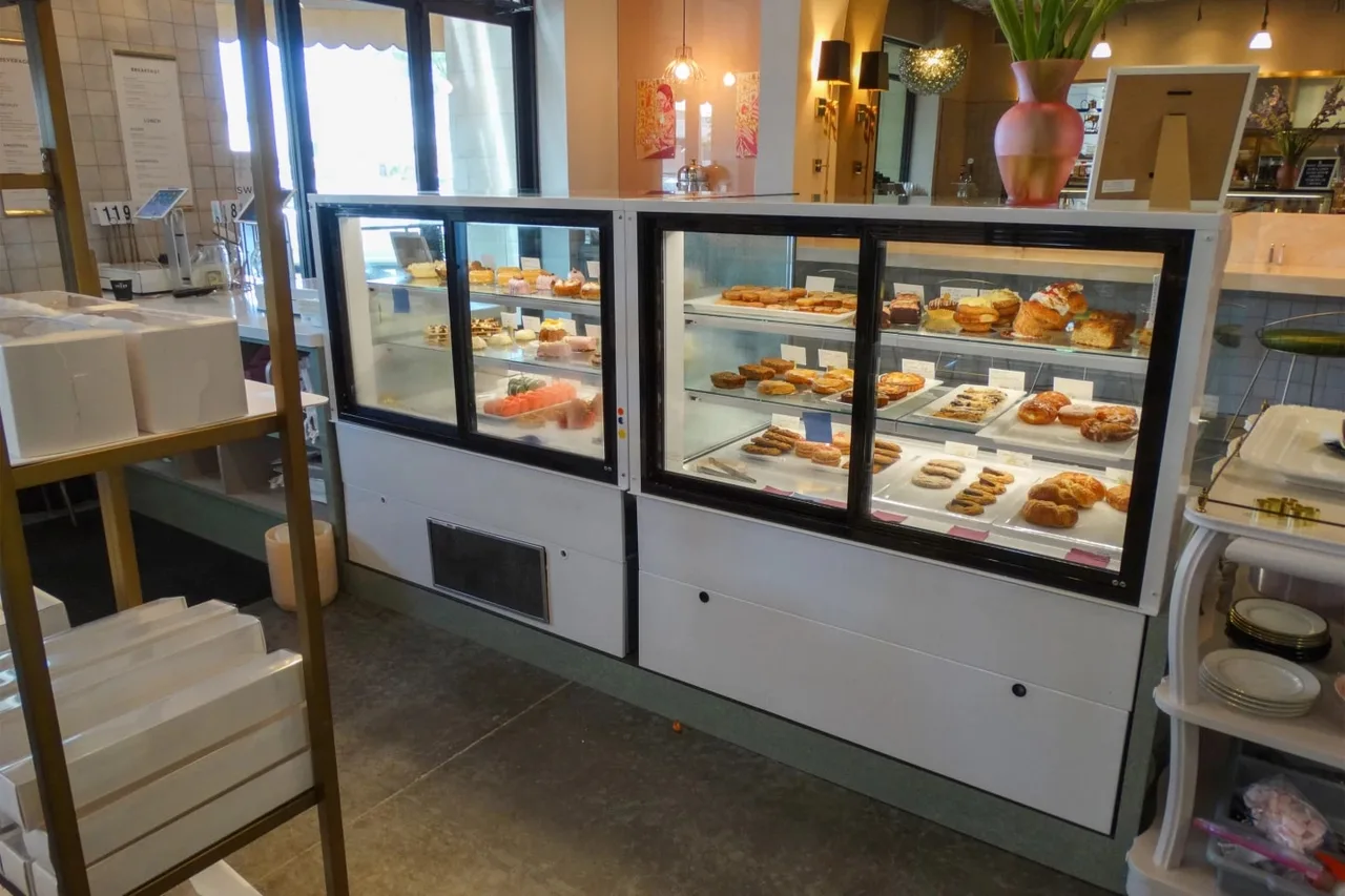 Structural Concepts NR6047RSV 60" Reveal Refrigerated Display Case