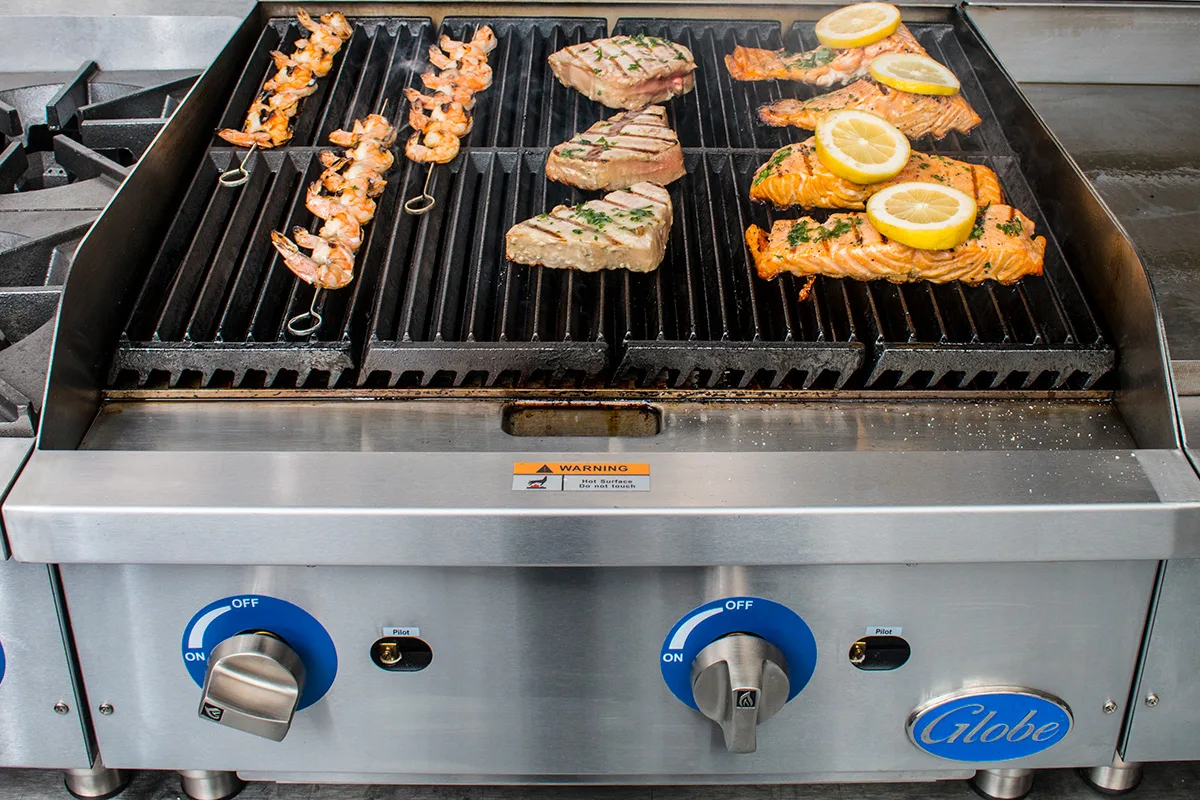 Globe GCB24G-SR 24" Countertop Gas Charbroiler w/ Stainless Steel Radiant, (2) Burners, 80.000 BTU