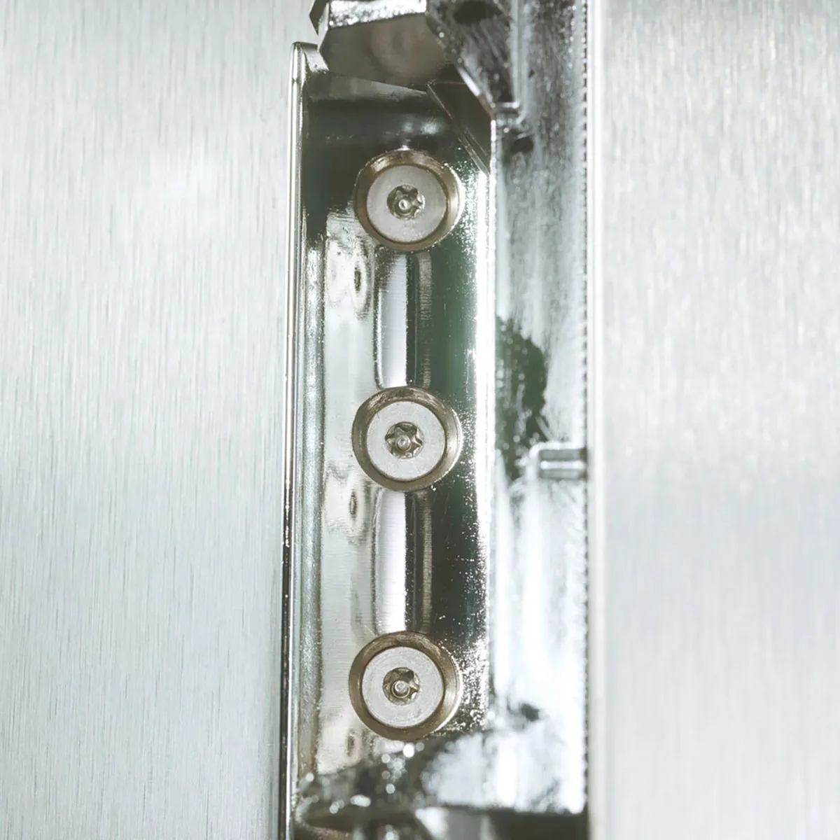 Traulsen RL132N-COR02 26" 1-Section Reach-In Freezer, Top Mounted, 21.9 cu. ft., Stainless Steel