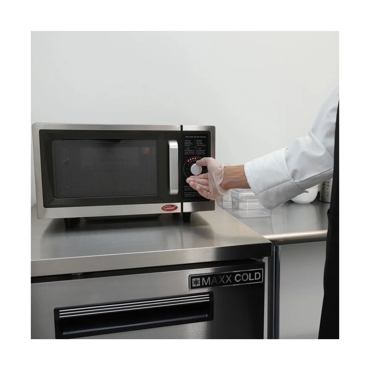 General GEW1000D 1000 Watts Commercial Microwave Oven w/ Dial Controls, Single Power Level