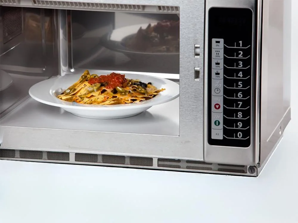Amana RFS12TS 1200W Medium Duty Commercial Microwave Oven, 1.2 Cu. Ft., Push Button, 120V
