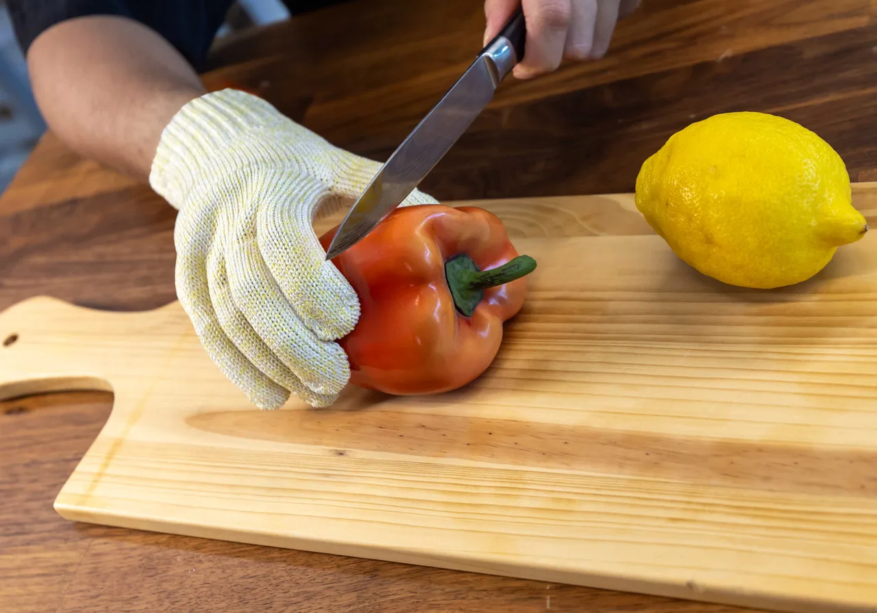 Omcan USA 47256 Cut Resistant Glove