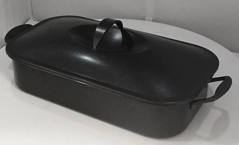 Spring USA 2271-8 Induction Server, 4 Qt Black, Insert, 5.4"H×19.9"W×9.4"D, Oven‑Safe, Cover