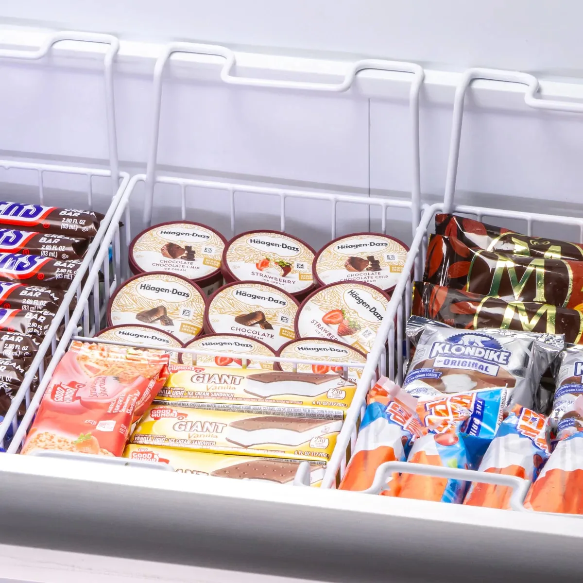 Maxx Cold MXF72CHC-8 72" Curved Lid Ice Cream Display Freezer, 14.3 cu. ft.