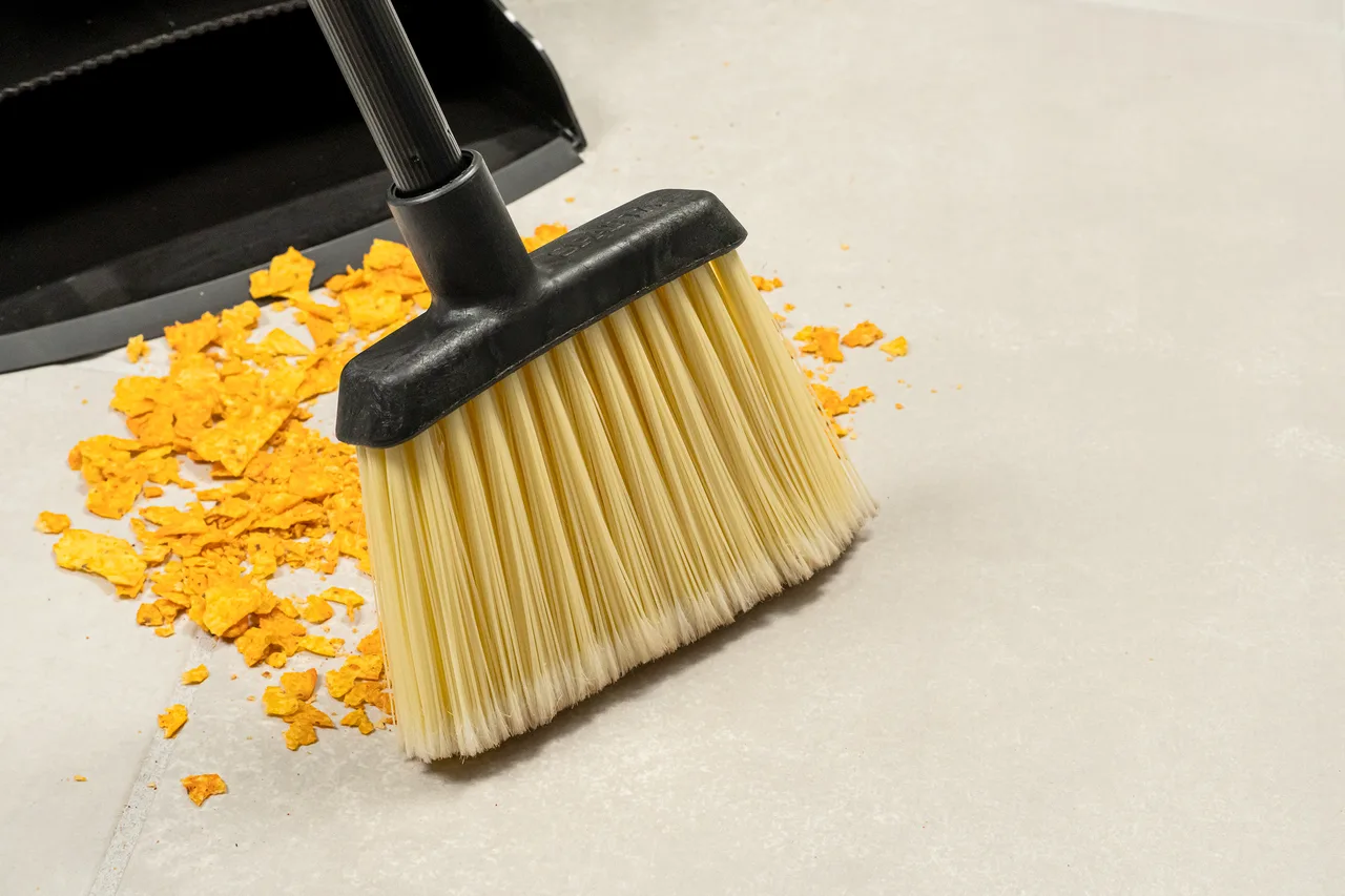 Carlisle 4686700 Broom