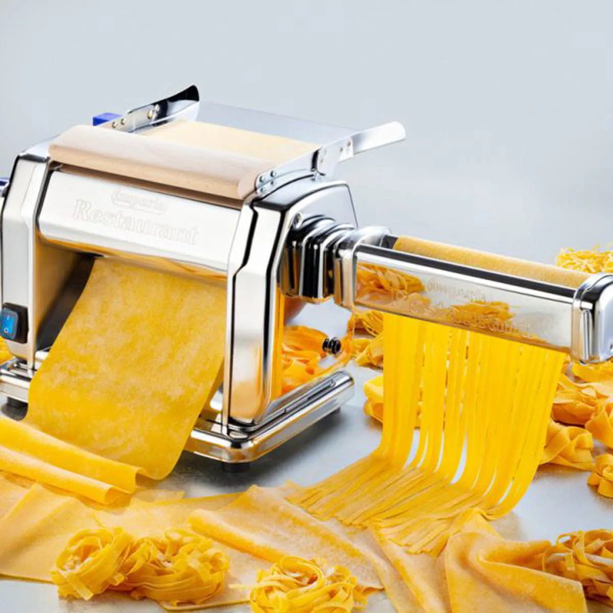 Omcan USA 46292 European Style Automatic Style Pasta Sheeter, 8.66" Roller Length 1/4 Hp