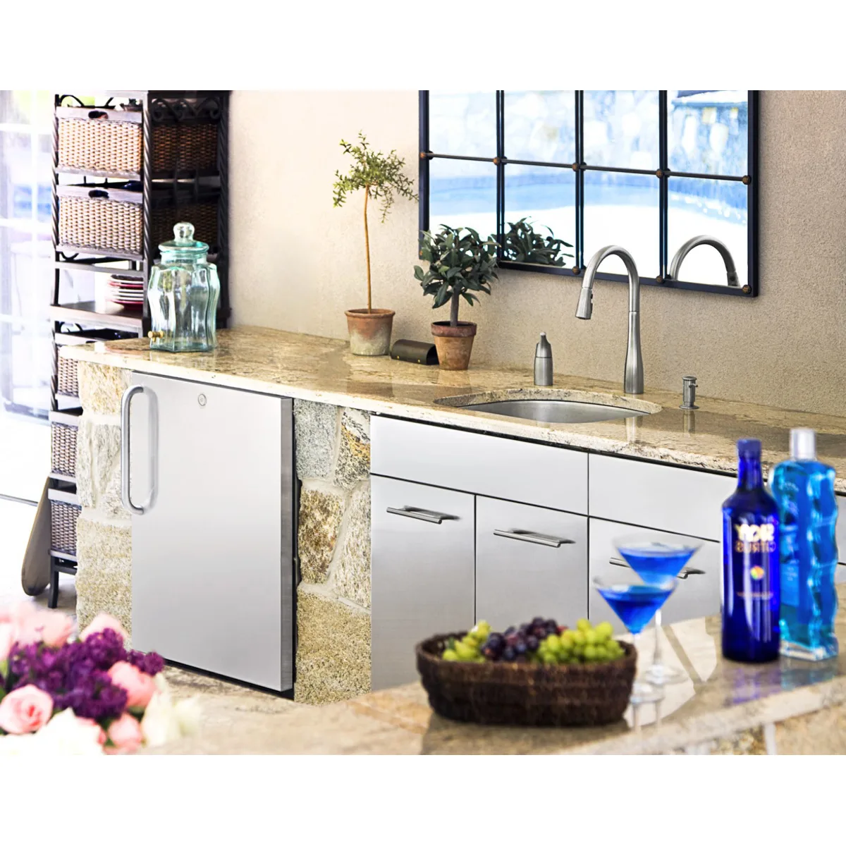 Summit SPR7BOSST 24" Built-in or Freestanding Outdoor Refrigerator, Stainless Steeel, 5.5 cu. ft.