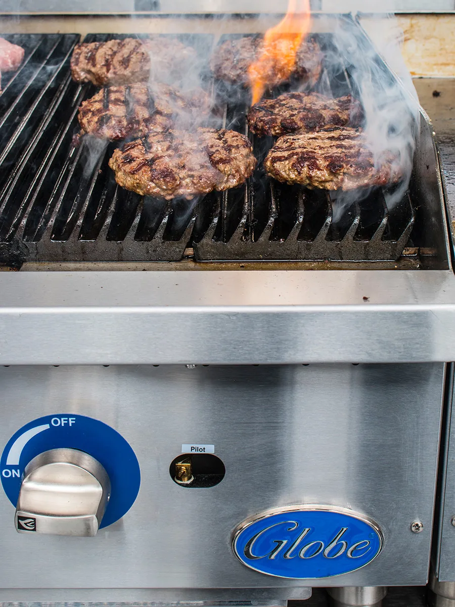 Globe GCB48G-SR 48" Countertop Gas Charbroiler w/ Stainless Steel Radiant, (4) Burners, 160.000 BTU