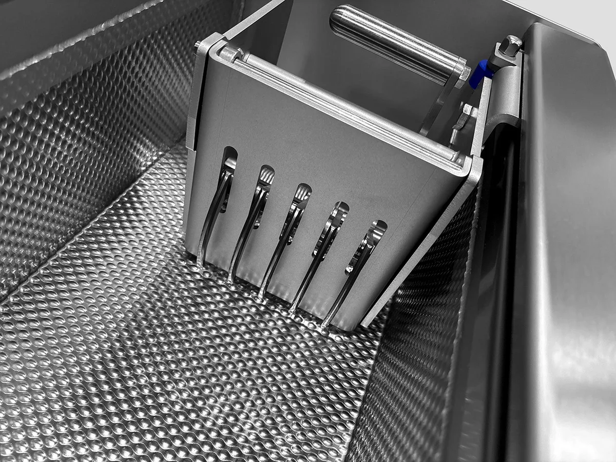 Bizerba KR2 16.5" Stainless Steel Meat Slicer, 220 Slices/min, Gear Drive, 208V 3‑Phase 18A, Washdown‑Ready