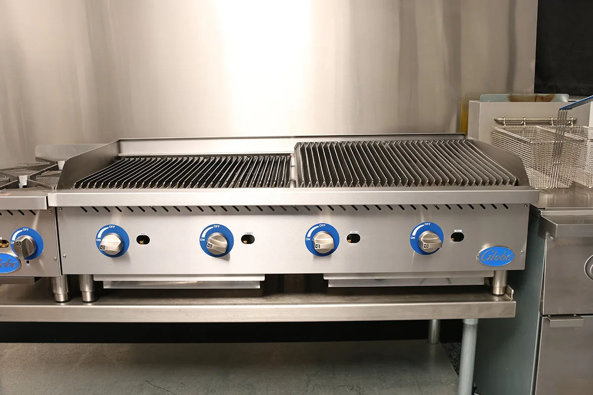Globe GCB48G-SR 48" Countertop Gas Charbroiler w/ Stainless Steel Radiant, (4) Burners, 160.000 BTU