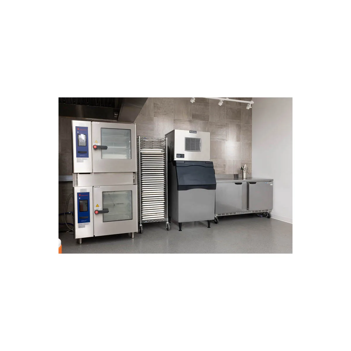 Scotsman MC0530MAX-1/B530P Air Cooled Full Cube 525 lb Ice Machine with Bin, 536 lb Plastic