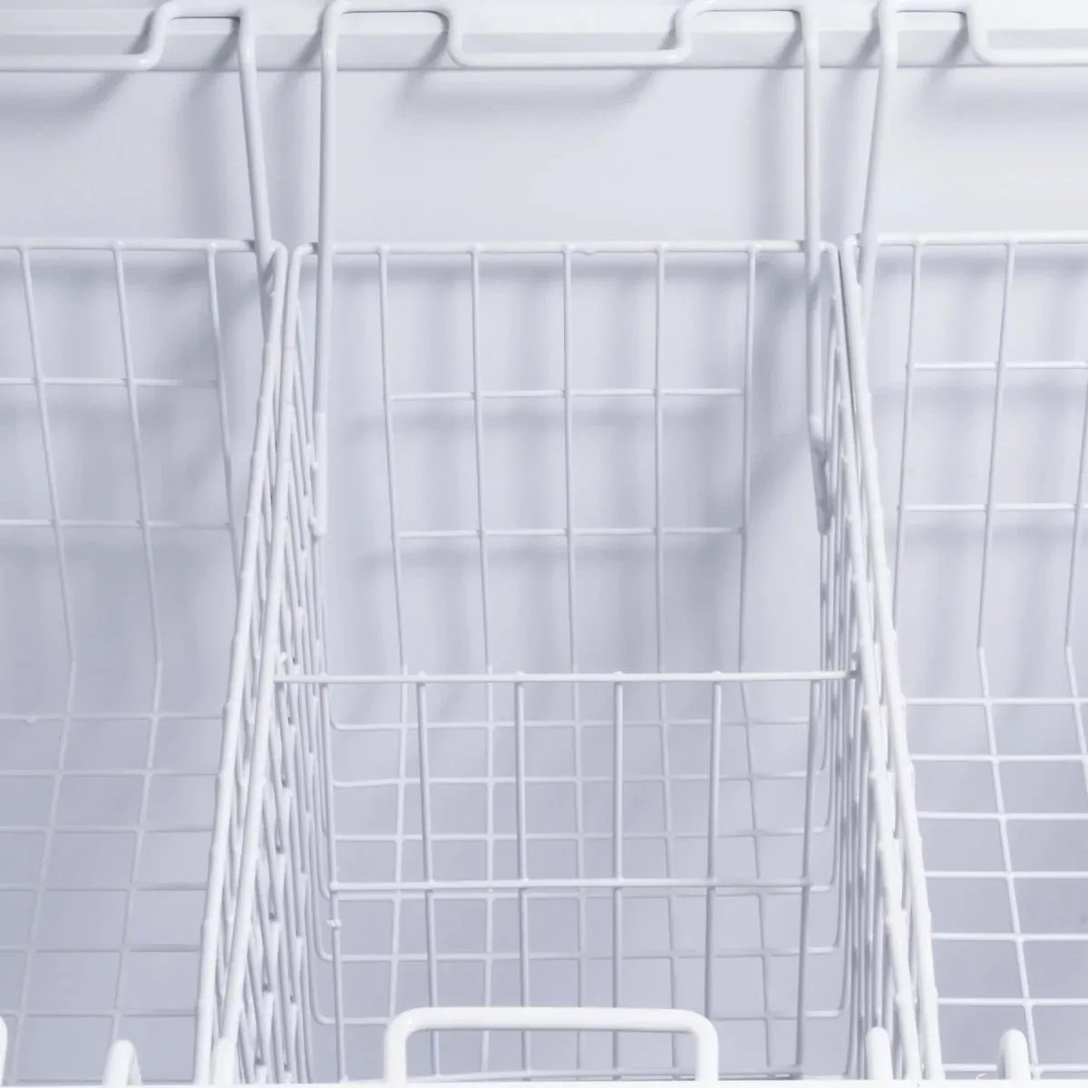 Maxx Cold MXF64CHC-7 63" Curved Lid Ice Cream Display Freezer, 12.36 cu. ft.