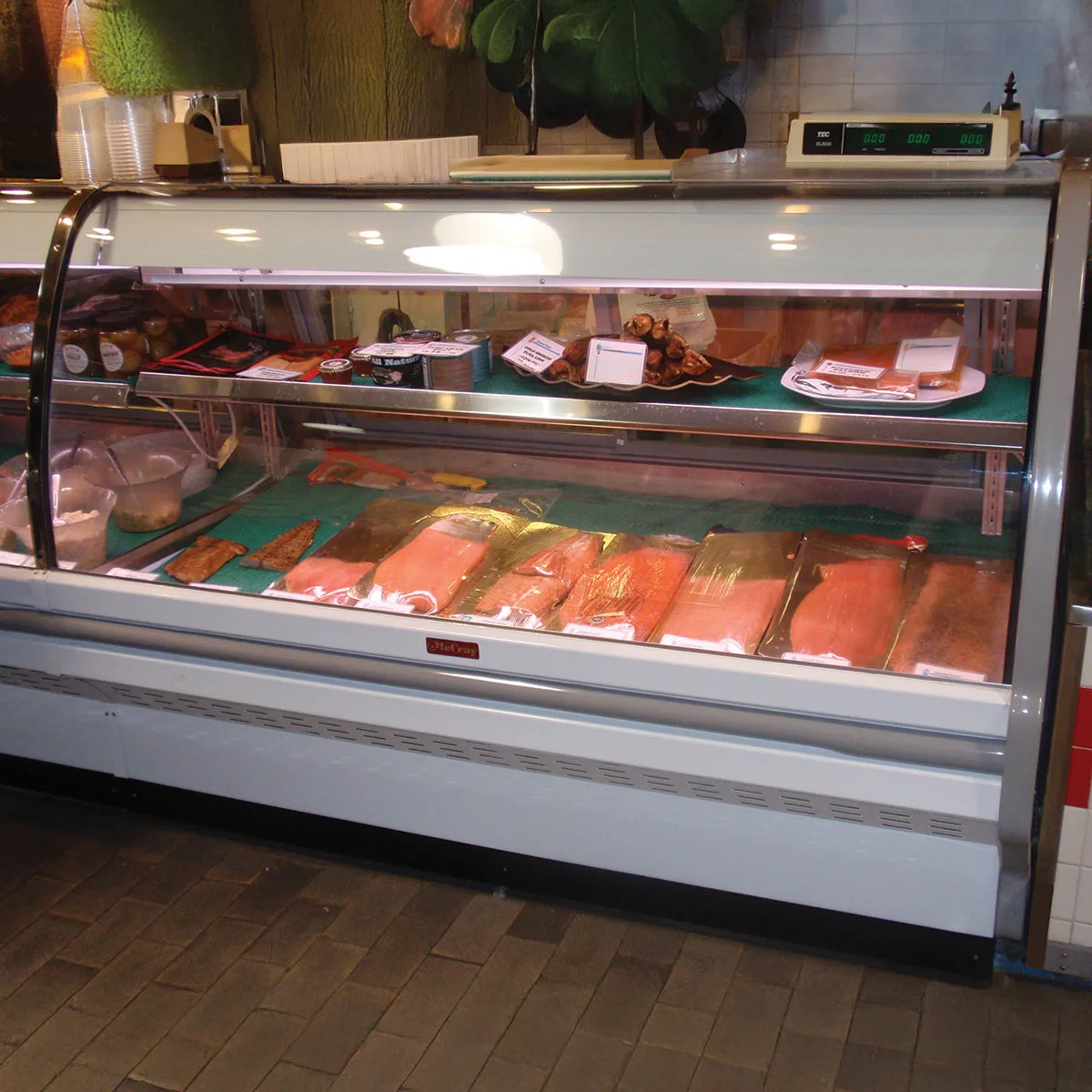 Howard-McCray SC-CDS32E-4C-LED 50" Curved Refrigerated Deli Display Case