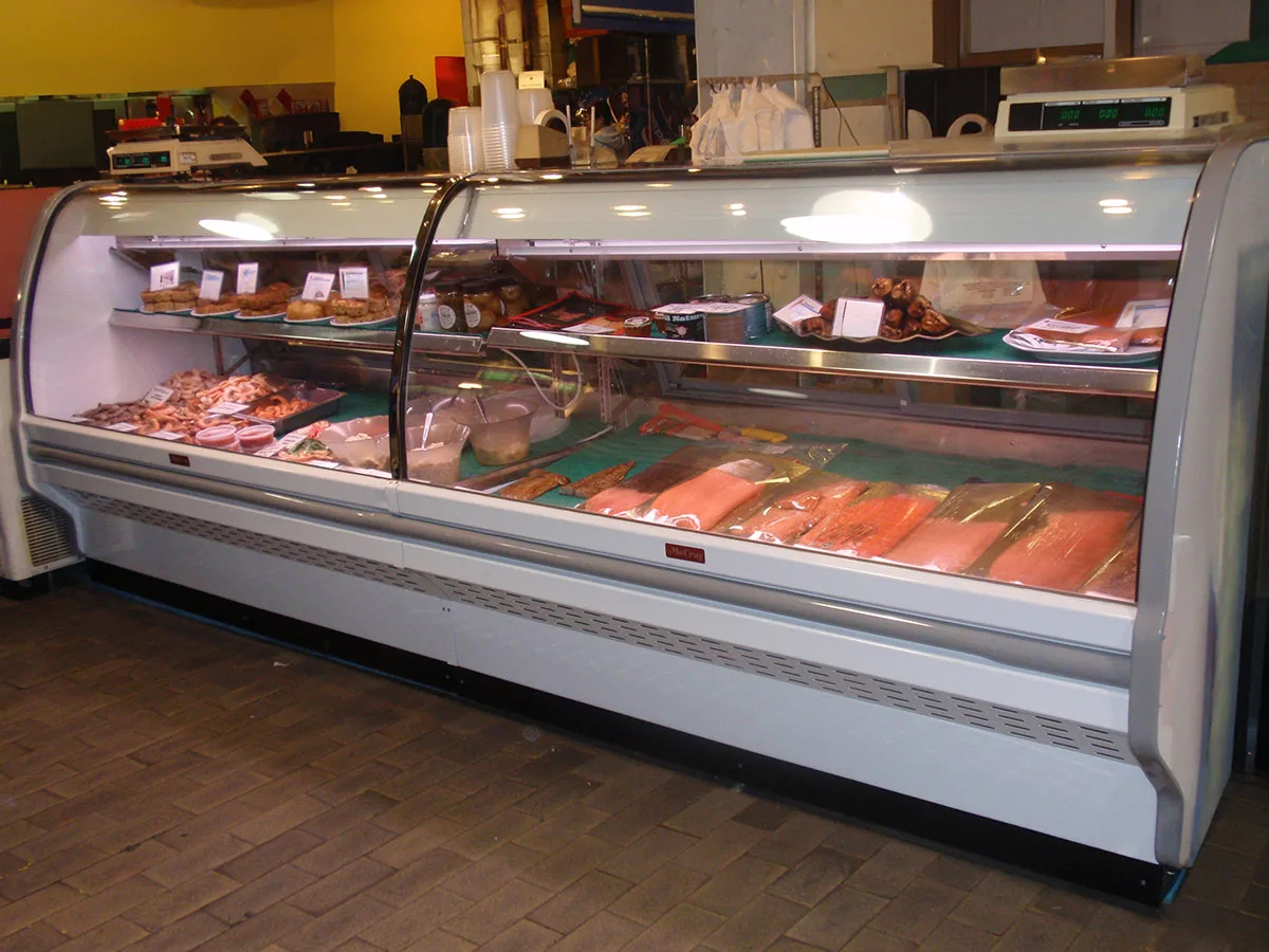 Howard-McCray SC-CFS40E-6C-LED 76" Curved Refrigerated Seafood Display Case, White