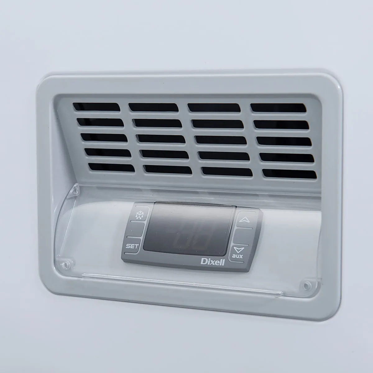 Dukers BD/BG-620 71 3/8" Mobile Chest Freezer w/ (2) Baskets - White, 115v