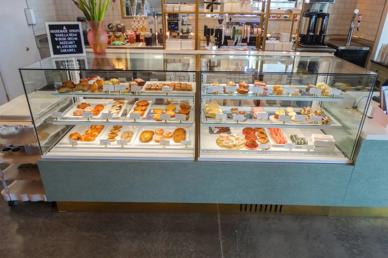 Structural Concepts NR6047RSV 60" Reveal Refrigerated Display Case