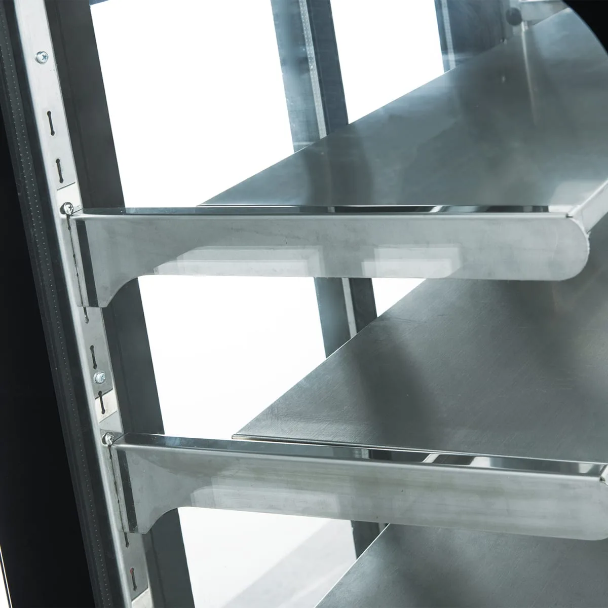 Dukers DDM36R-CB 36" Full Service Bakery Case w/ Curved Glass - (4) Levels, 115v