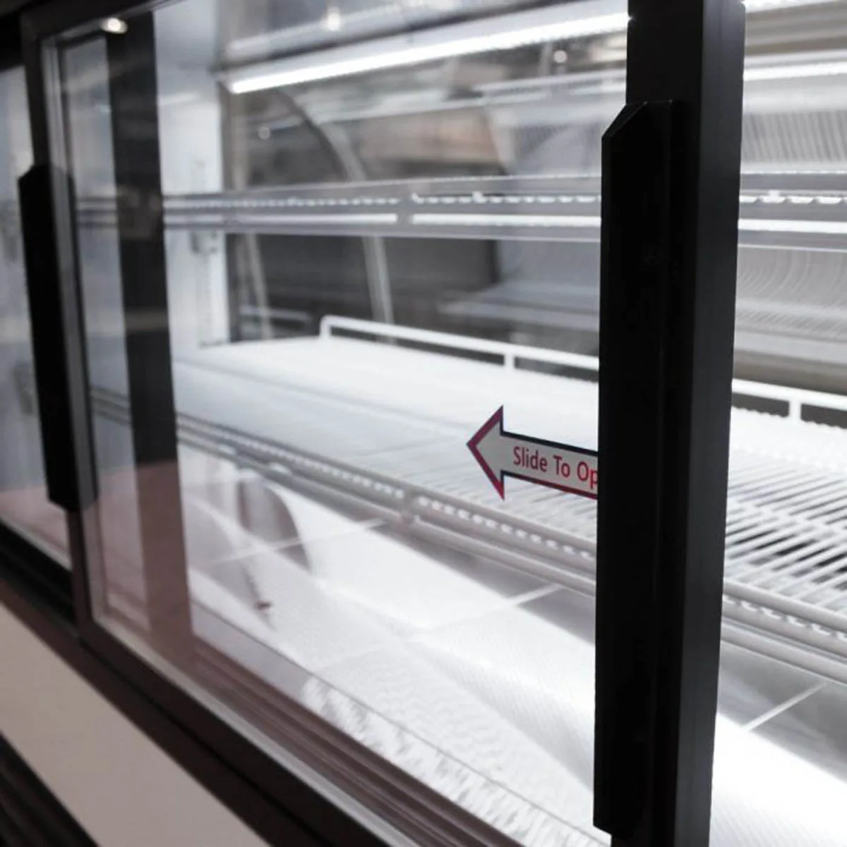 Turbo Air TCGB-48DR-W(B) 48" Full Service Non-Refrigerated Bakery Display Case