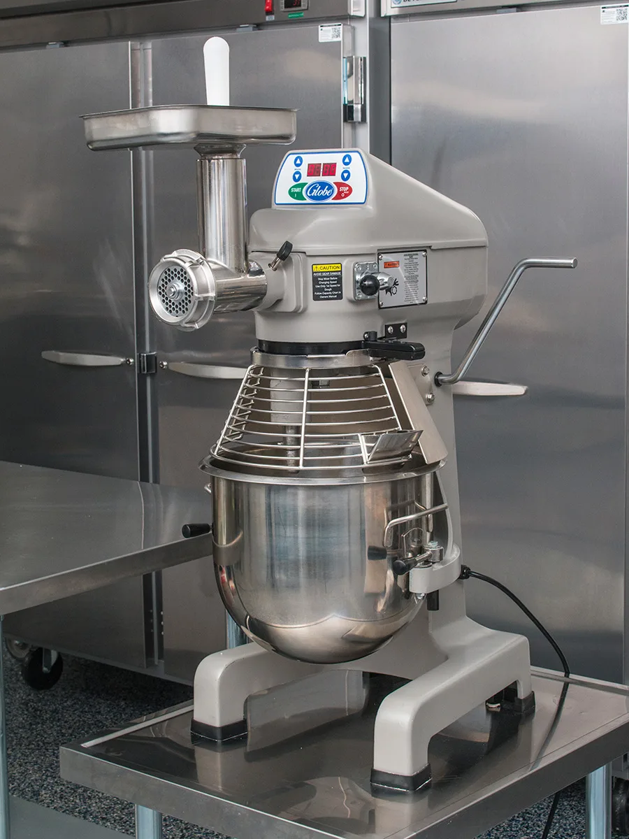 Globe SP20 20 qt Planetary Countertop Mixer with Bowl Guard, 1/2 HP, 3-Speed, #12 Hub