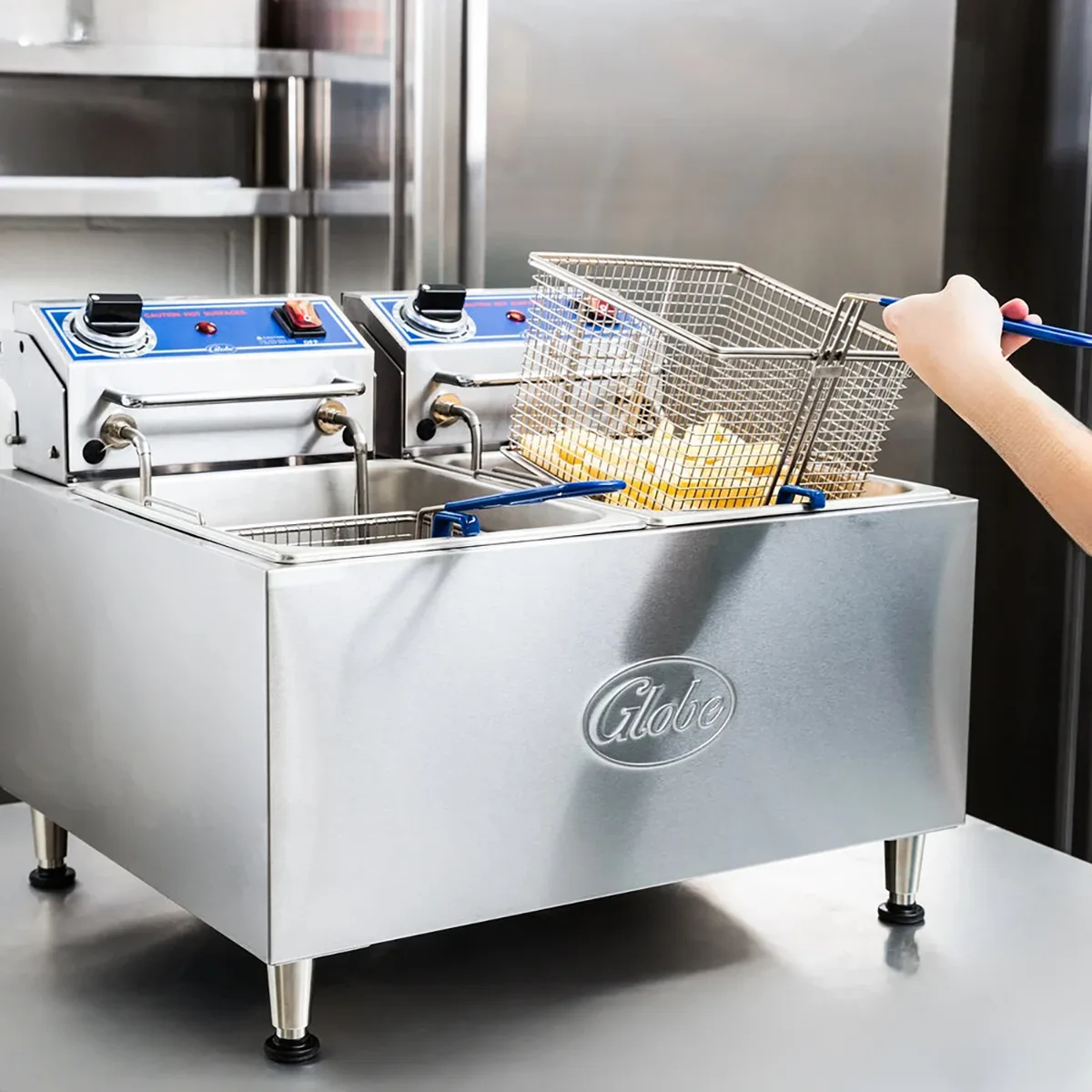 Globe PF32E Split Pot Countertop Electric Fryer w/ 2 Baskets, 32 Lb. Capacity, 208/240V