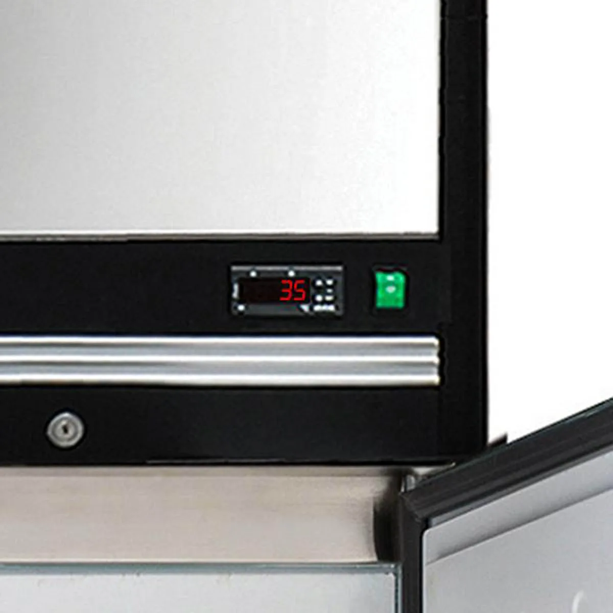Maxx Cold MXCR-23FDHC 26" 1-Section Reach-In Refrigerator w/ Solid Door, Top Mount, Aluminum Interior, 23 cu. ft