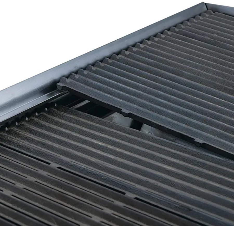 Dukers Appliance Co DCRB24 24" Countertop Gas Radiant/Lava Rock Charbroiler, 70.000 BTU