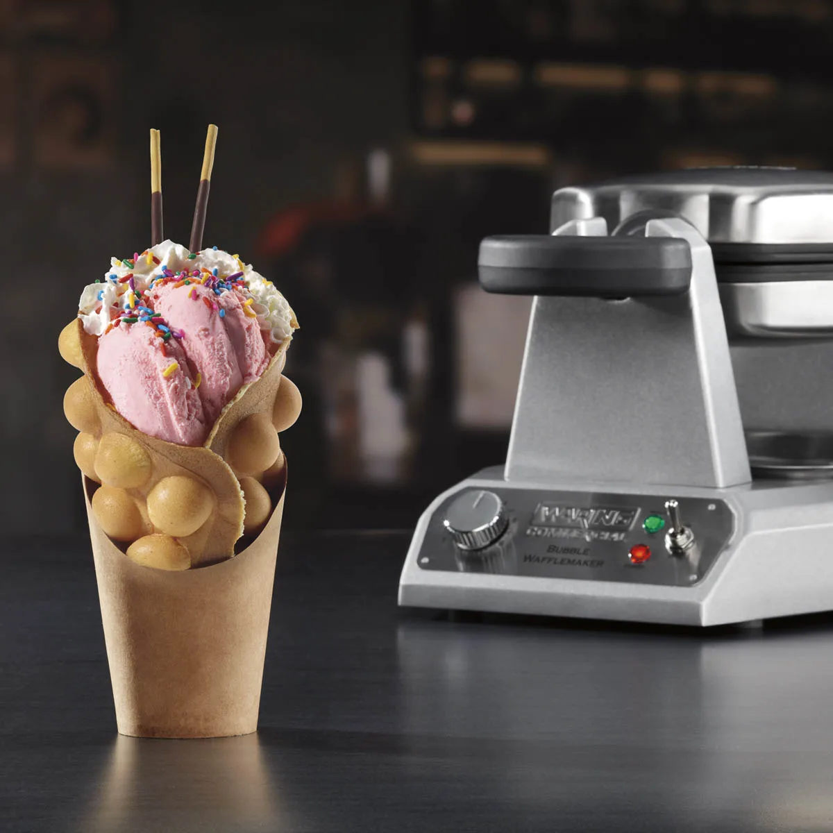 Waring WBW300X Bubble Waffle Maker/Baker, Heavy-Duty,Nonstick Plates