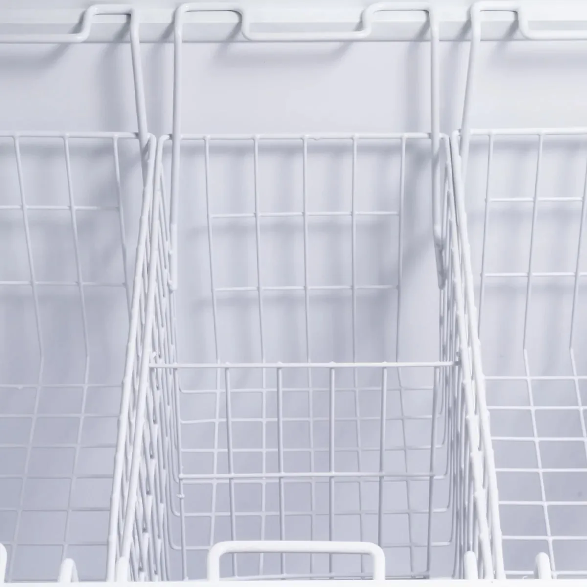 Maxx Cold MXF72CHC-8 72" Curved Lid Ice Cream Display Freezer, 14.3 cu. ft.
