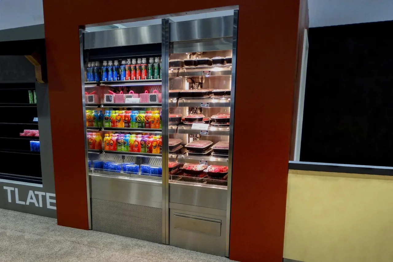 Structural Concepts B2432H 24 1/2"W Oasis® Self-Service Heated Merchandiser