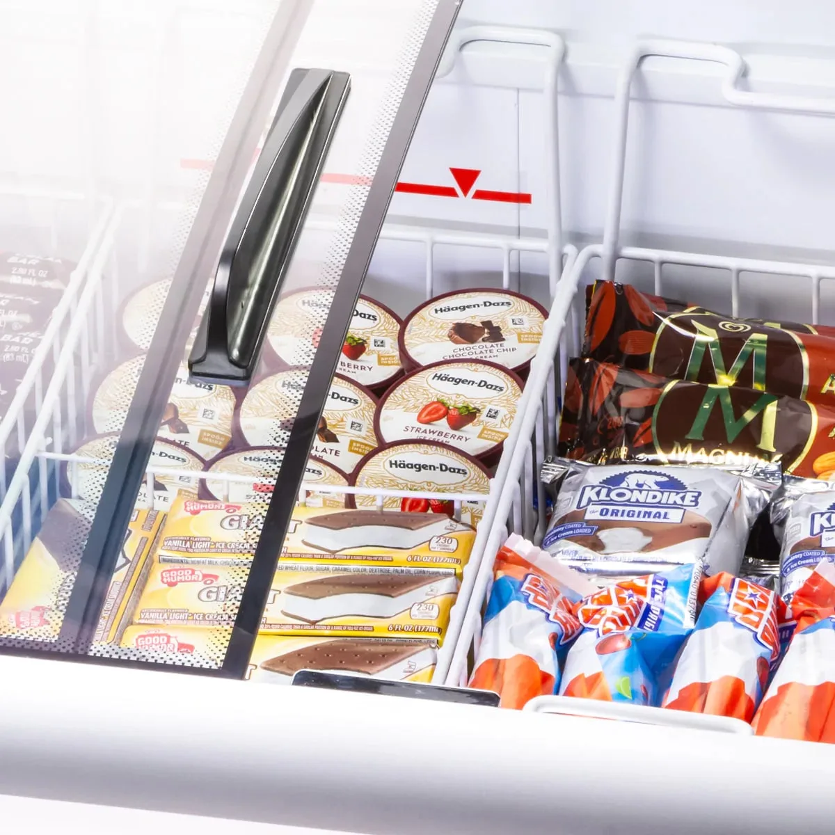 Maxx Cold MXF32CHC-3 32" Curved Lid Ice Cream Display Freezer, 4.87 cu. ft.